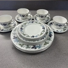 Royal Doulton “Burgundy” 20-Piece Bone China Dinnerware Set, Service for 4