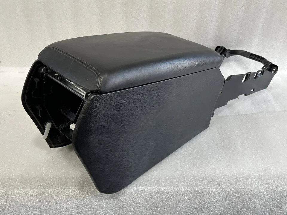 2010 LEXUS LS460 CENTER CONSOLE WITH LID LA22 BLACK AND SADDLE TAN Foto 2 de 4