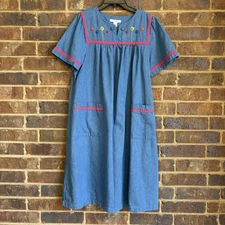 Go Softly Patio Dress Sz S Blue Embroidered Chambray House Mumu Flowers Pockets