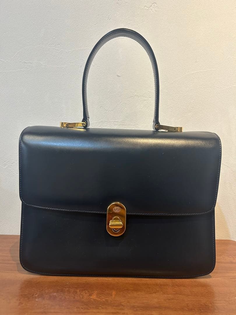 GUCCI Vintage Turnlock Sherry Line Black Leather Handbag with Gold Hardware