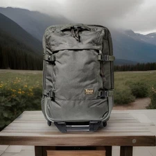 FILSON DRYDEN 2-WHEEL CARRY-ON BAG 20047728 GREEN NEW WITH TAG 22” LUGGAGE RARE