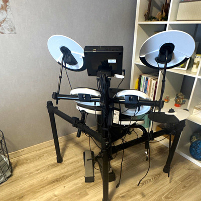 Roland V-Drums E-Drum Kit TD-02 digitales Drum Sound Modul mit Bassdrum-Pedal