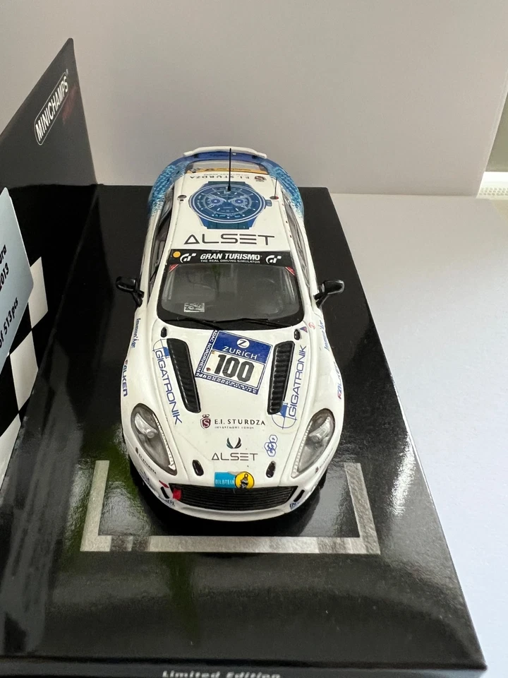 Aston Martin Rapide S ,24 H Nürburgring 2013,  Minichamps  1:43  AM  Heft  2012 - Bild 4 von 4