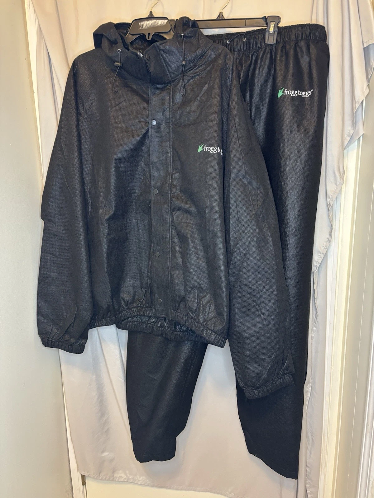 Frogg Toggs Rain Suit Unisex 2XL/3XL Black Hooded Jacket & Pants Set Outdoorwear
Opens in a new wind