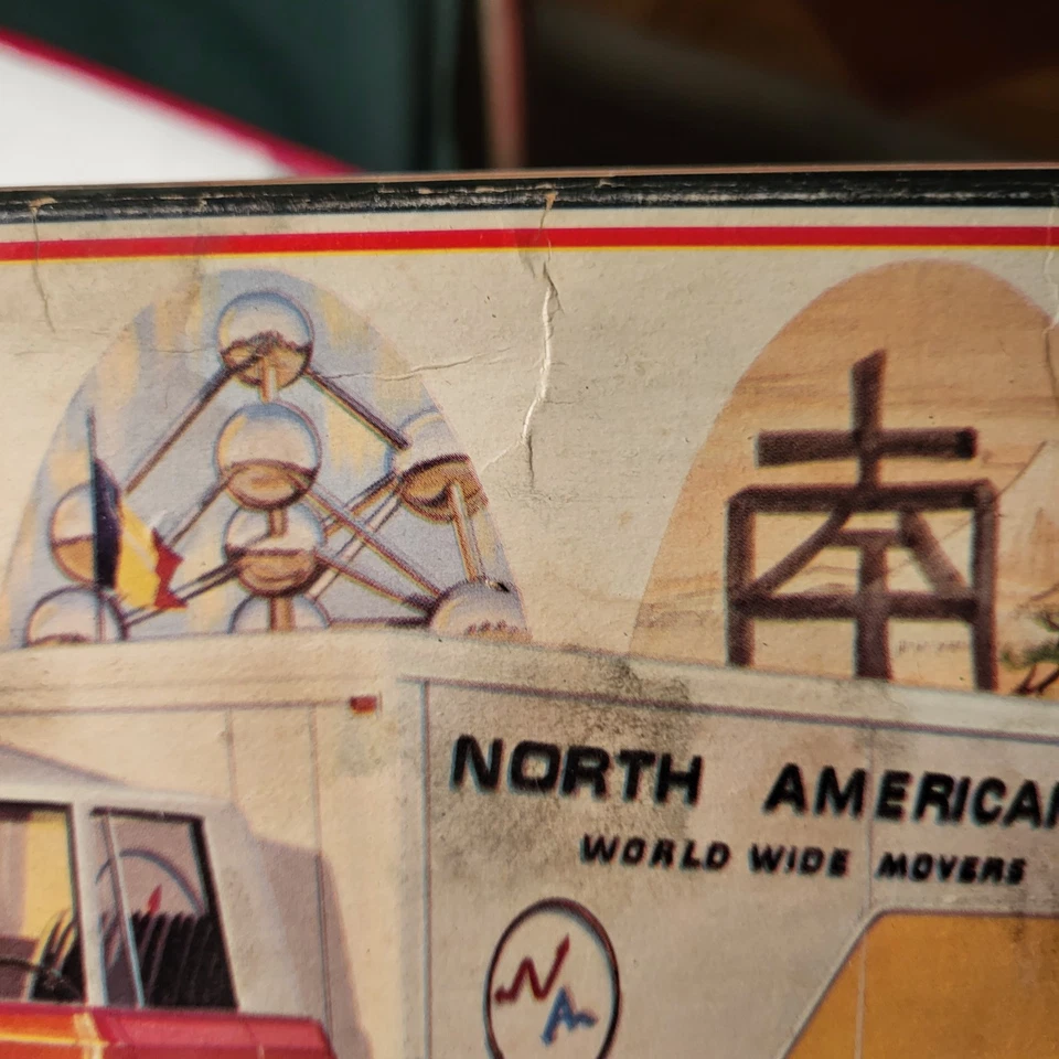 AMT 1967 North American Van Lines Tractor Trailer Model Kit Unbuilt Open Box - Image 4 of 4