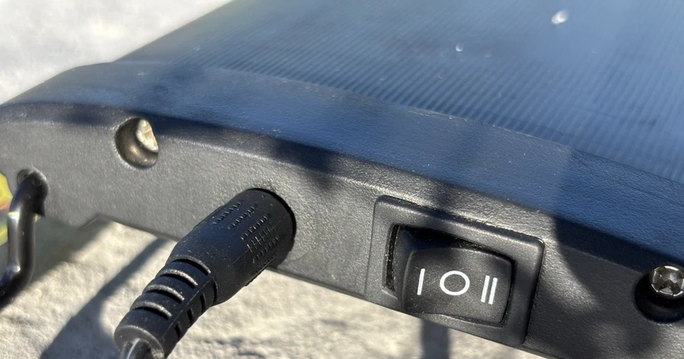 MARINELAND 36'' LED LIGHT EXTENDABLE LEGS WORKING - Image 4 of 4