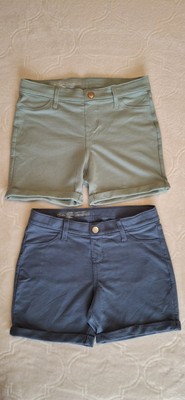 Shorts For Girl. Stretching. Waist Adjustable. Good Condition.