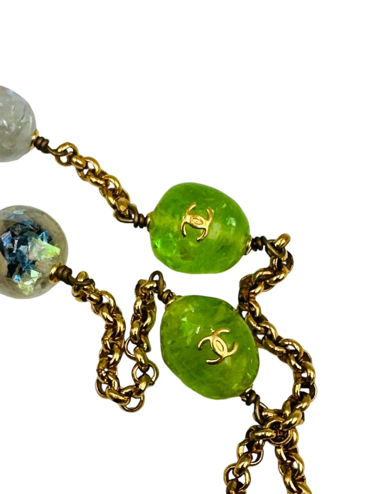 Chanel Collar Largo Tono Dorado con Cuentas de Vidrio Multicolor y Perlas Barrocas Foto 4 de 4