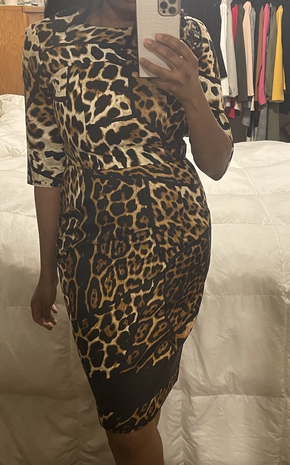 Abito da donna nuovo senza etichette taglia 44 100% seta Yves Saint Laurent stampa con animali