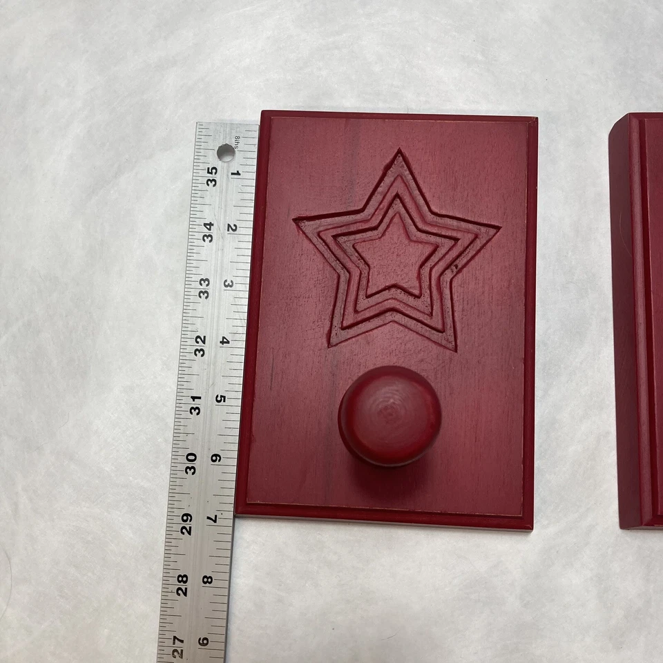 Juego de 2 clavijas Pottery Barn Kids estrella roja perchas estrellas superhéroe mochila colgador Foto 4 de 4