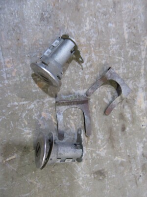 1967 1968 Dodge Polara Monaco 2 door hardtop exterior door lock cylinder clips