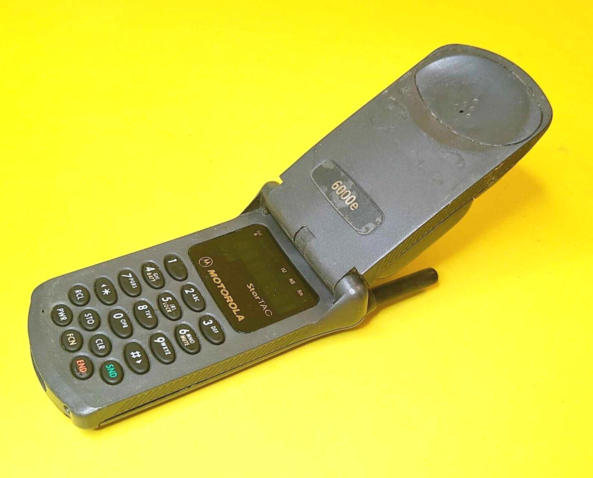 MOTOROLA 6000E STARTAC VINTAGE FLIP FLOP CELL PHONE CELLULAR