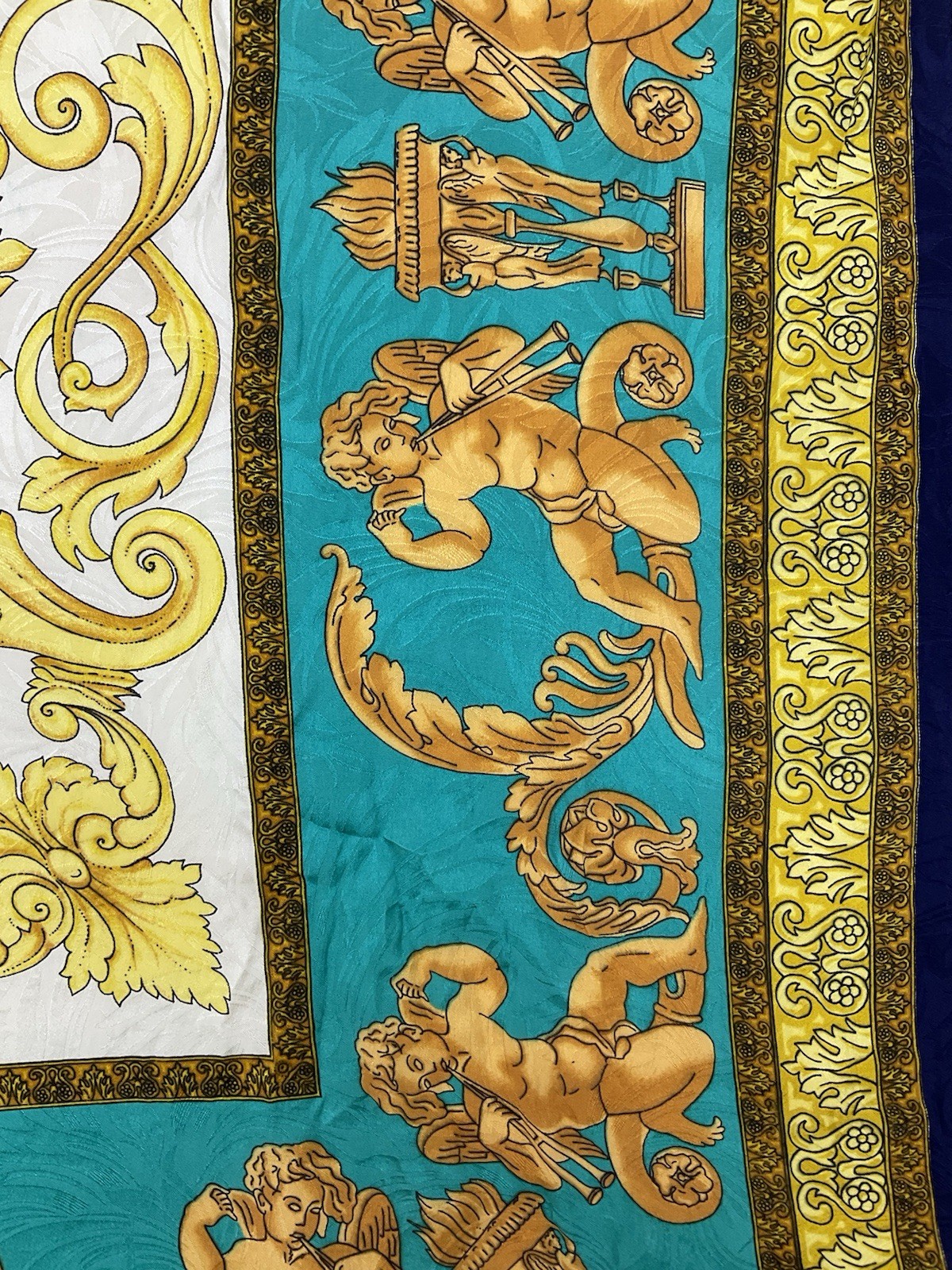VINTAGE women’s Silk Baroque Scarf Features Medusa’s Head Print M.i.italy 53"/54 image 3