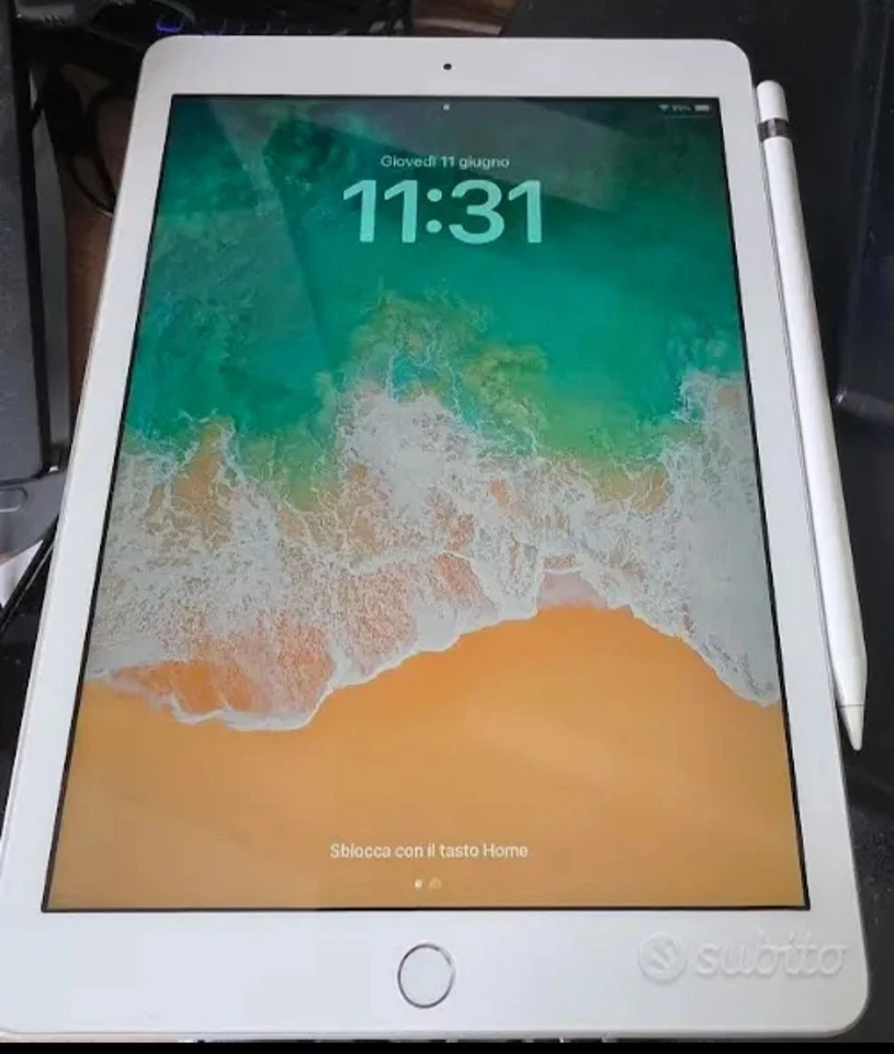 Apple iPad (6th generation) · 32GB · Wi-Fi, foto 1 di 3