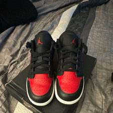 Imagen de Jordan Air Jordan Black/Red Low Top Leather Lace-Up Athletic Sneakers