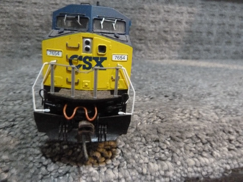 BACHMANN SPECTRUM #86054 GE DASH 8-40CW DIESEL LOCOMOTIVE - CSX #7654 N SCALE - Image 4 of 4