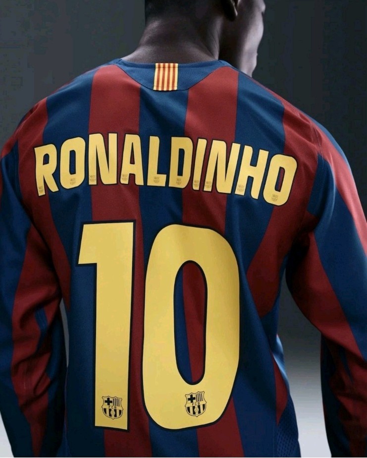 Nike Ronaldinho FC Barcelona 2005/06 Reissue Long Sleeve Jersey
