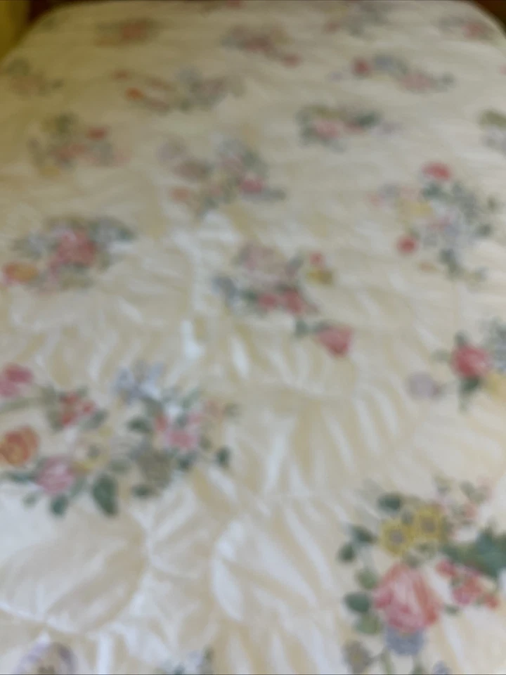 Vintage Diane Von Furstenberg Reversible Quilt – 76” x 88”  Twin Cottage Theme - Image 3 of 4