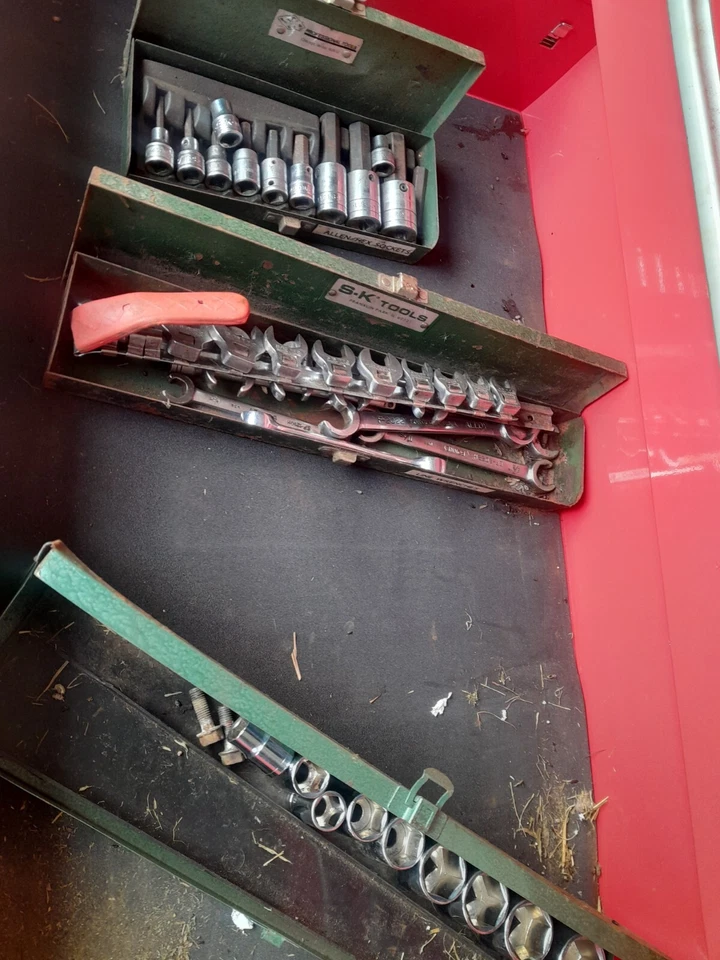 Roller Cart Tool Cabinet Storage Chest Box Red 4 Drawer + Tools - Image 4 of 4