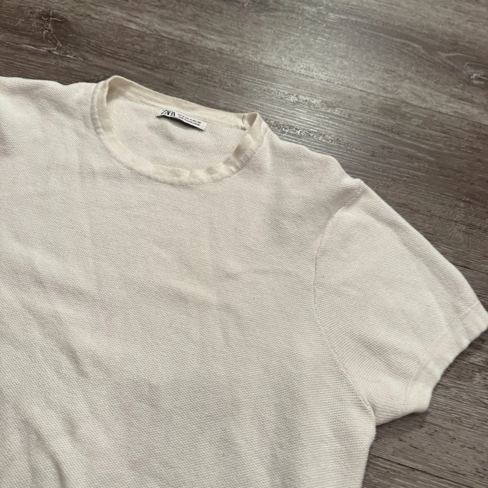 Camisa Zara Para Hombre Mediana Blanca Tejida Manga Corta Mínima Elastizada Informal Adulto Foto 2 de 4
