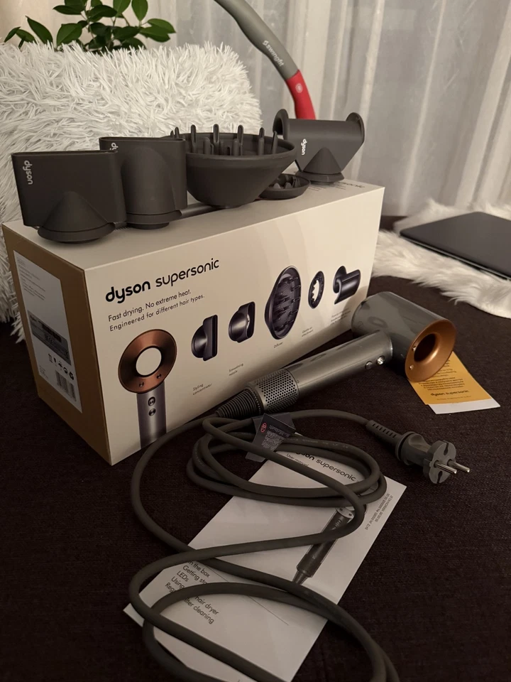 Dyson Supersonic Haartrockner Nickel/Kupfer mit Aufbewahrungsbox - Bild 2 von 3