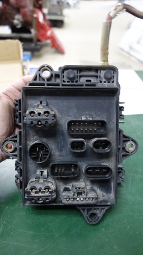 2013 VOLVO VNL FUSE BOX