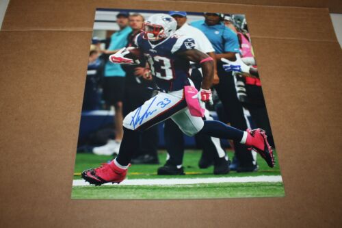 NEW ENGLAND PATRIOTS DION LEWIS #33 SIGNED 8X10 PHOTO FUTURE STAR POSE 3 - Picture 1 of 1
