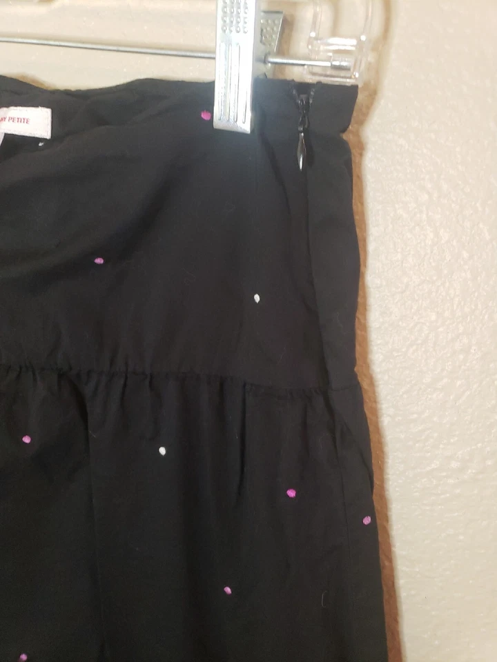 Nine & Company Petites by Nine West falda negra con lunares rosas y blancos talla 8P Foto 3 de 4
