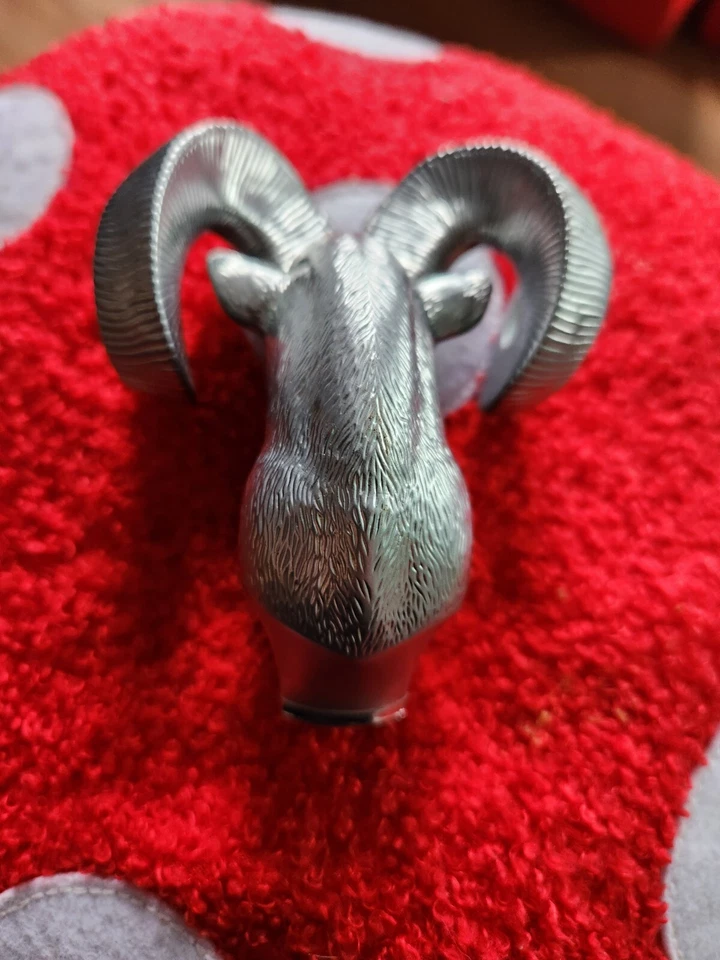 Nuevo Mopar 1981-1990 82 84 86 88 Dodge Truck Ram cargador capó adorno Foto 3 de 3