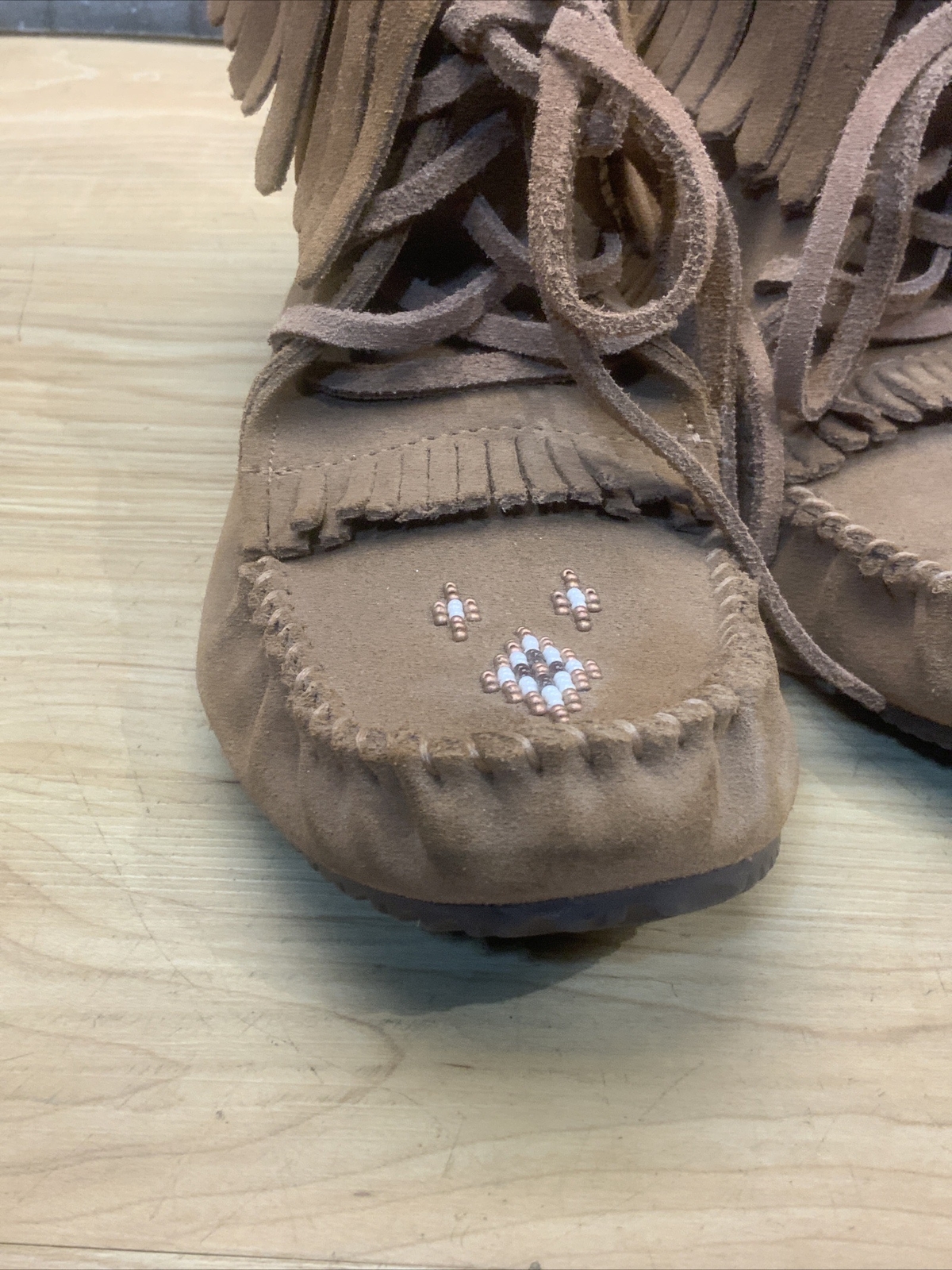 Manitobah Mukluks Brown Beaded Ankle Boots Women Mocs 7 Vibram Lace up