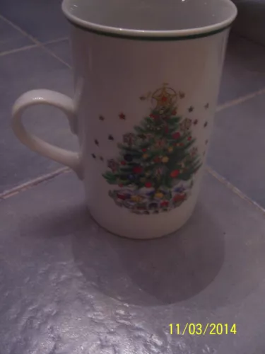 Salem CHRISTMAS EVE (PORCELAIN FINE CHINA) 4 1/4" Tall Latte Cup Mug  Viktor S.