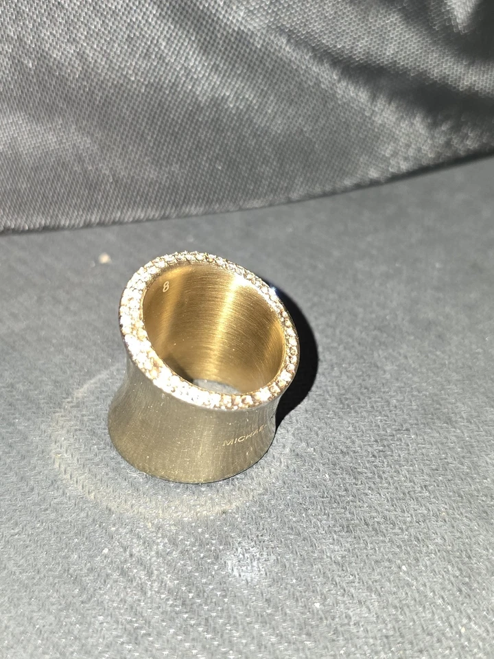Anillo de plata Michael Kors talla 8 pocas piedras faltan en un lado ver fotos Foto 4 de 4