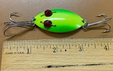 Vintage Red Eye Wiggler Fishing Spoon Lure Two Tone Green, NICE