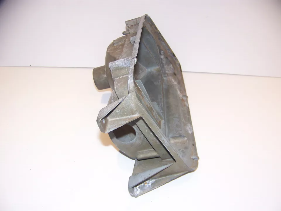 1970 PLYMOUTH BARRACUDA CUDA 尾灯屋 原始设备制造商 #3403054 右握 — 第 2/4 张图片