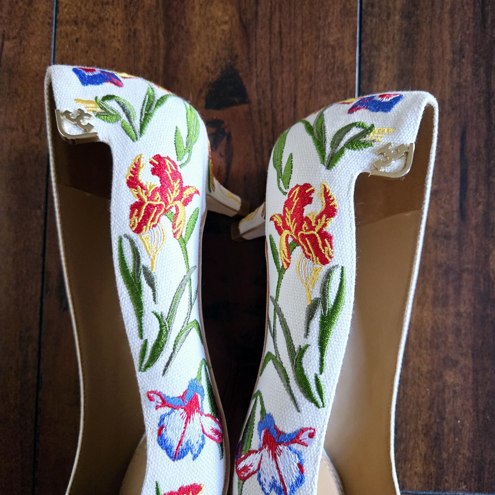Tory Burch Elizabeth Painted Iris Embroidered Canvas Kitten Heel Pumps Size 8.5M thumbnail 18