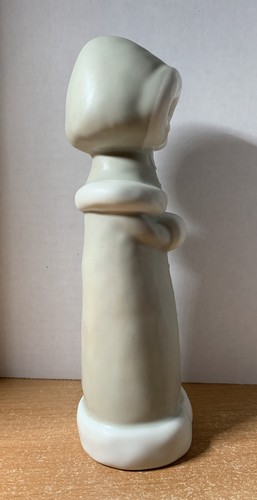 Estatuilla abrigo con capucha de invierno para niña Enesco Kinka 117455 Japón 1988 Raecath 8,5" - Imagen 5 de 10
