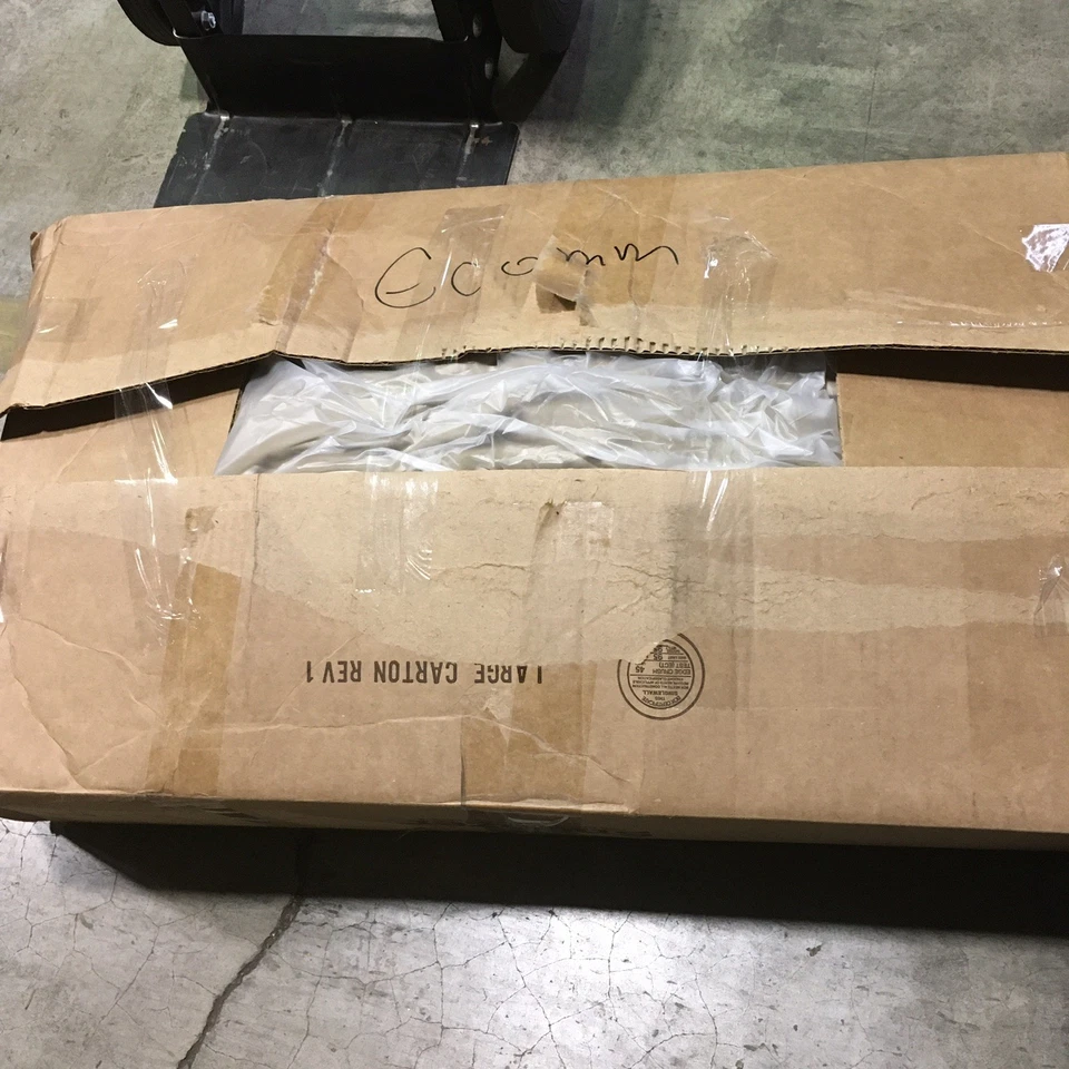 Acogedora cama para mascotas cubierta de cueva Snoozer Pet con cubierta extraíble, negra, gris, crm, caja abierta Foto 4 de 4