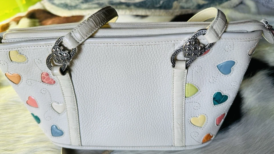 Bolsa tote satchel de couro BRIGHTON FRESCA Colored HEARTS, corações pastel - Imagem 2 de 4