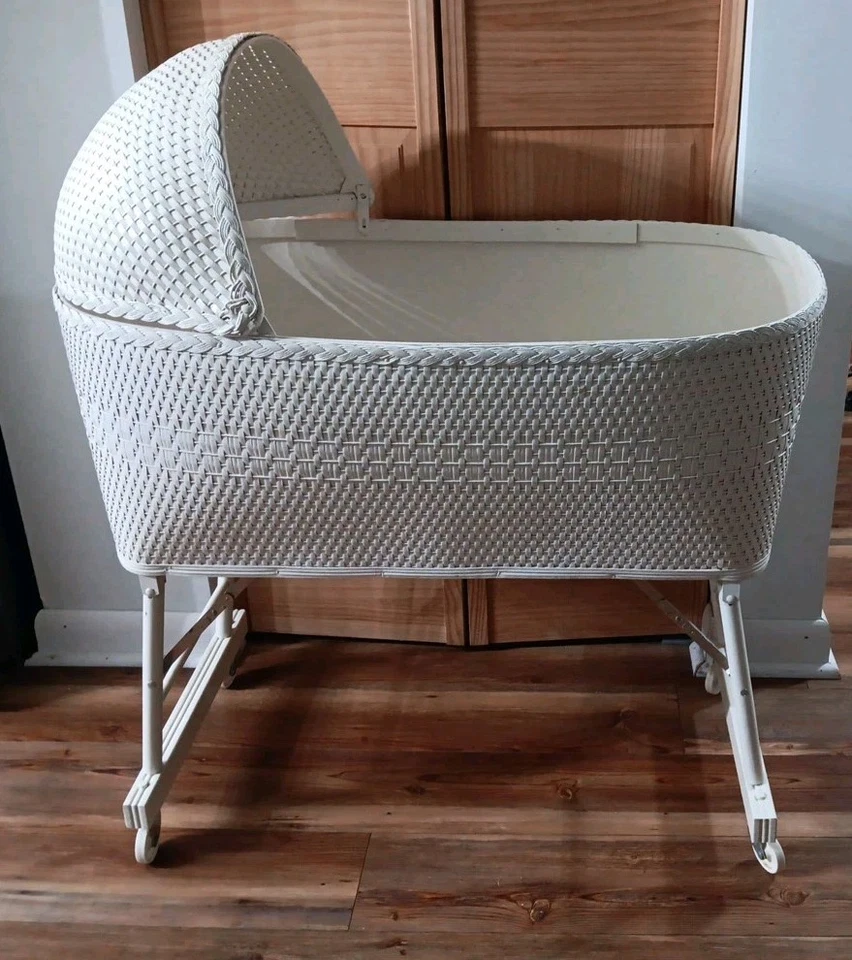 CUNA BEBÉ MIMBRE BLANCO TEJIDO VINTAGE TOLDO DESMONTABLE, PATAS ENROLLABLES PLEGABLES Foto 3 de 4