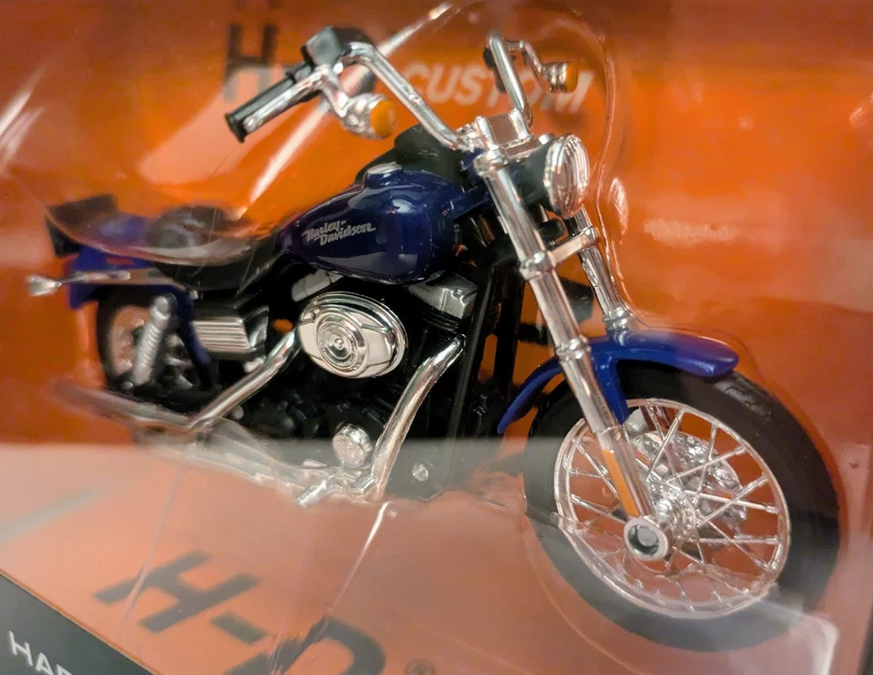 Maisto Harley Davidson 2006 Dyna Street Bob серия 44 1:18 литая - Изображение 2 из 4