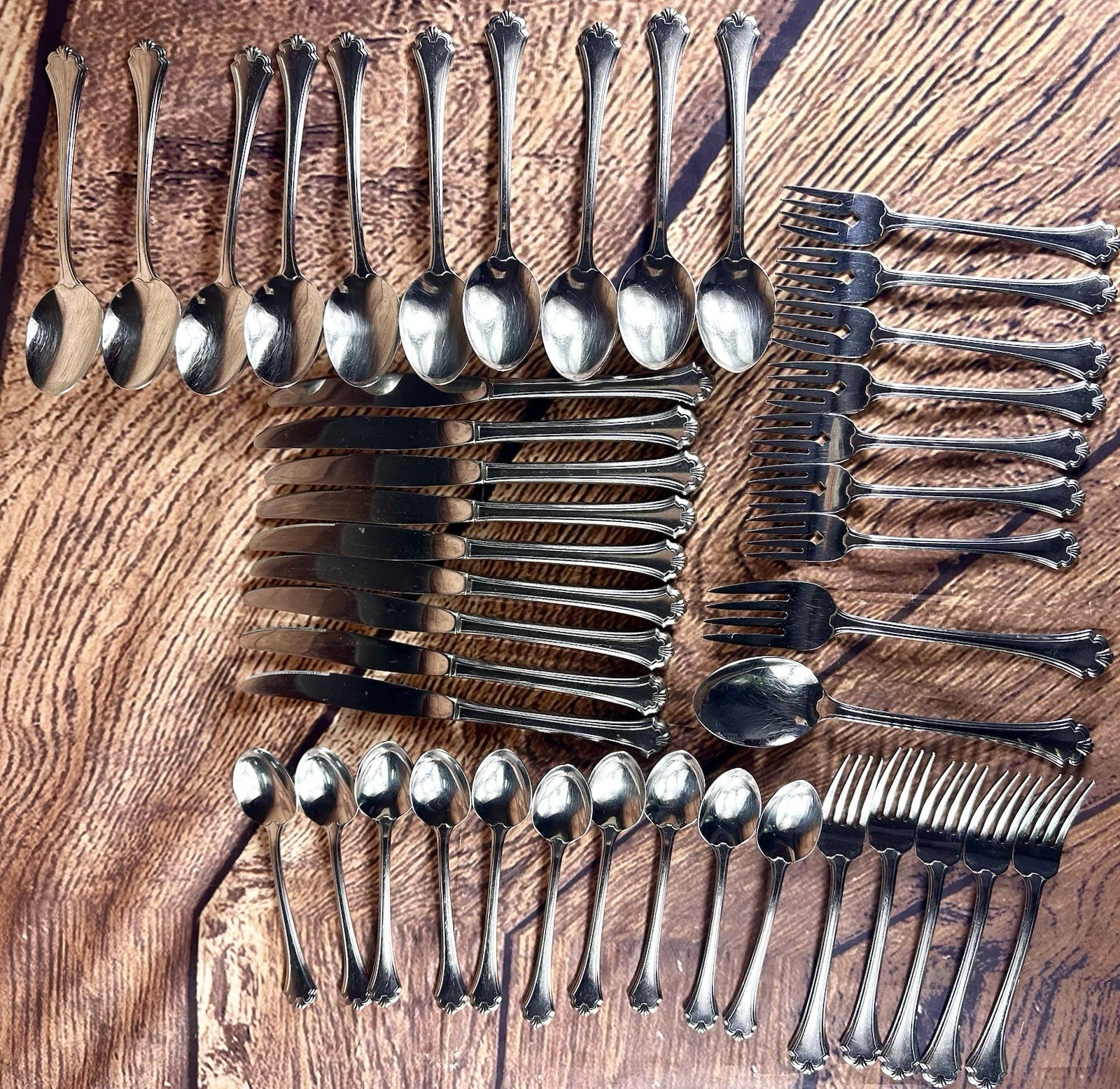 ONEIDA USA/Canada Midtowne Stainless Flatware 41 Piece Lot & Serving Set
Opens in a new window or ta