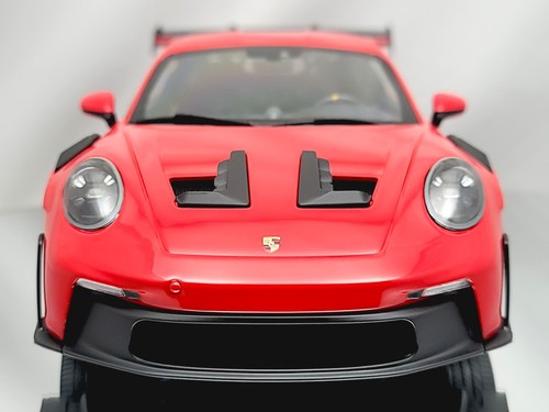Minichamps Porsche 911 (992) GT3 RS 2023 Red & Black Diecast Model Car 1:18 - Picture 6 of 20