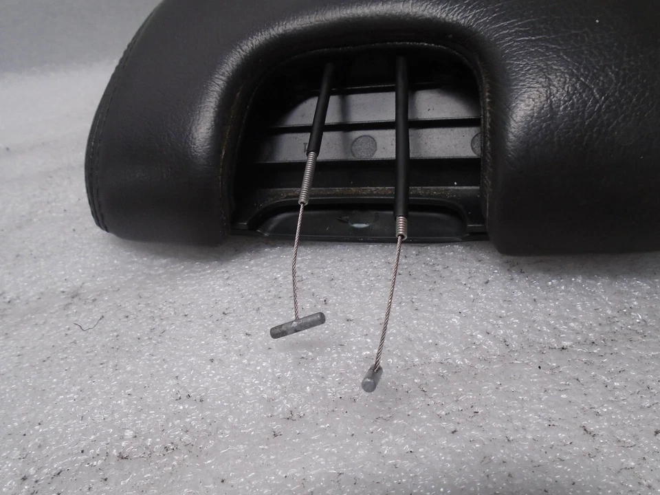 Крышка подлокотника крышка центральной консоли Jaguar S-типа 2003-2008 годов выпуска черная от оригинального производителя DK80394 - Изображение 3 из 4