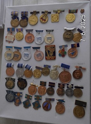 DDR Abzeichen , Orden, Medaillen kleines Konvolut FDJ, Pioniere, Messe usw. (3)
