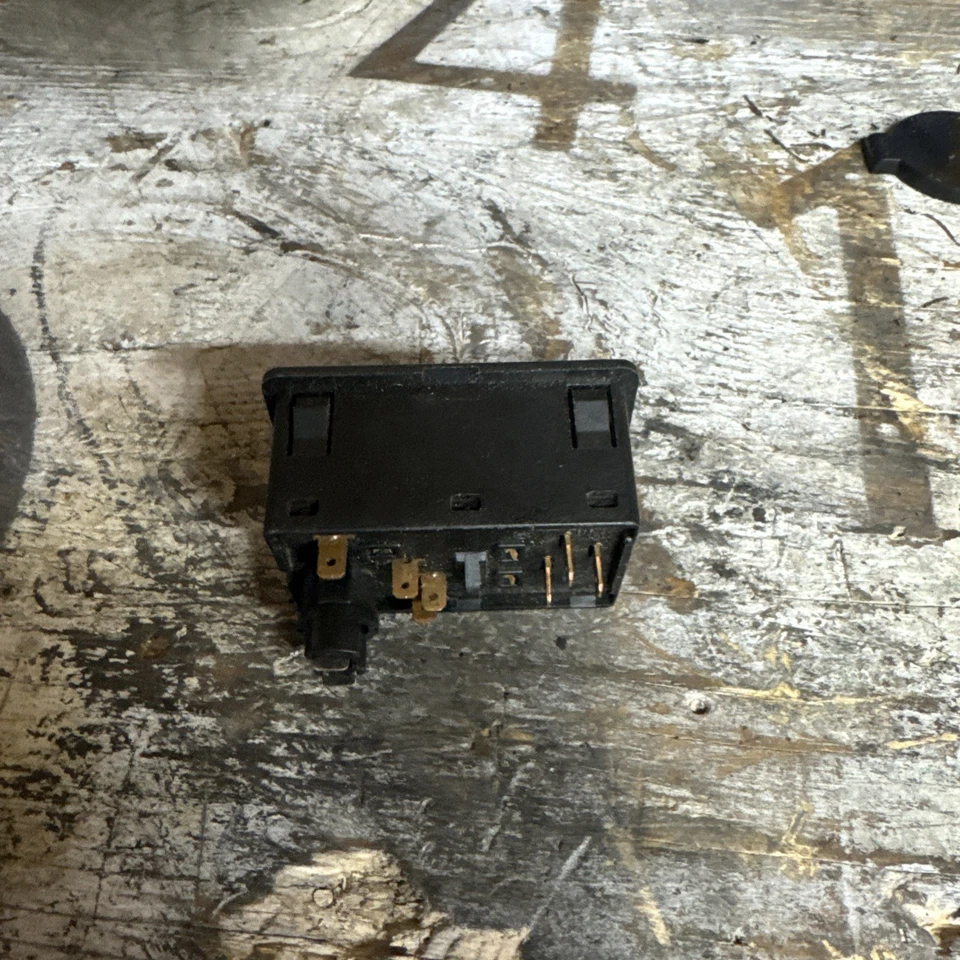 EURO BMW 733i 533i 528e E28 E23 1983 Fog Light Switch 1372098 MBP25541 - Image 2 of 2