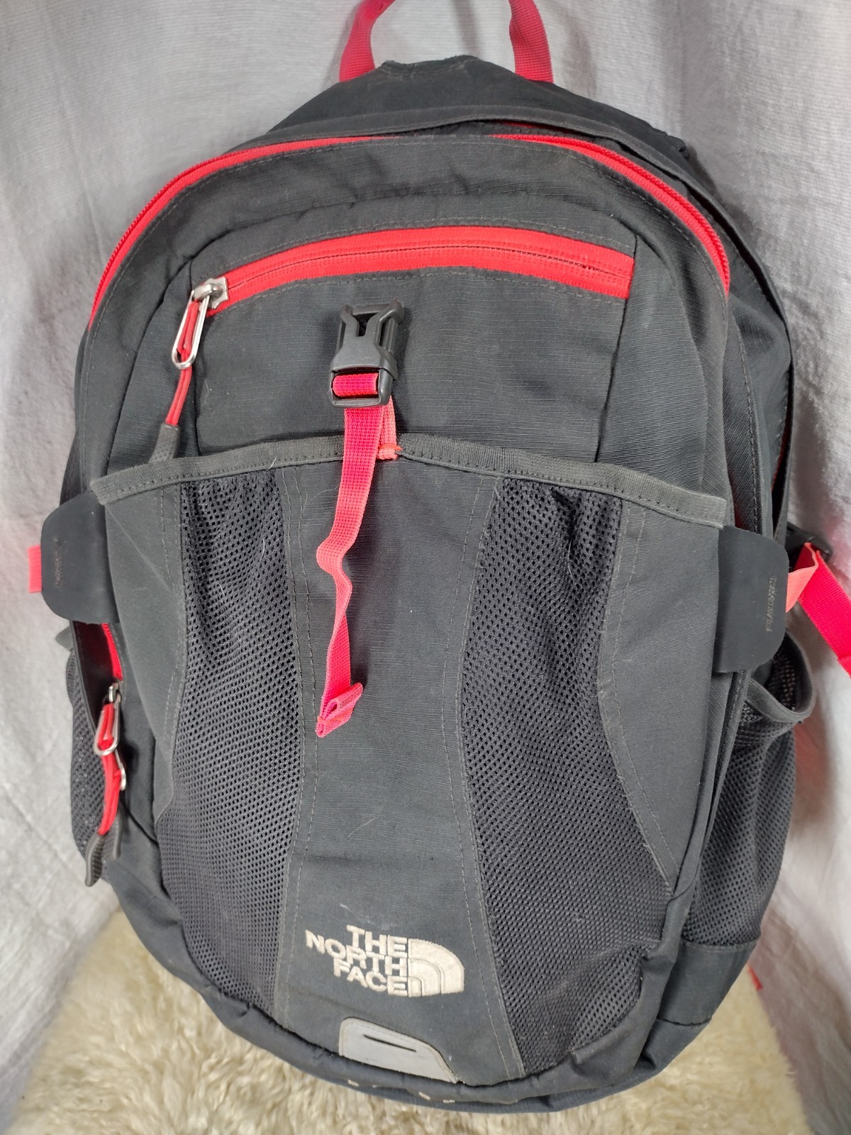 THE NORTH FACE BACKPACK RECON PADDED LAPTOP BACKPACK BLACK & RED GREAT CONDITION thumbnail 2