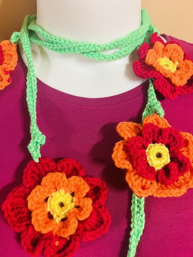 COLLAR ENVOLTURA BUFANDA DE CROCHET 7 FLORES HOJAS - Hecho a mano en EE. UU. - OTOÑO Rojo Naranja - Imagen 3 de 7