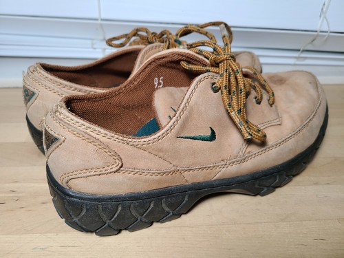 nike hiking tops