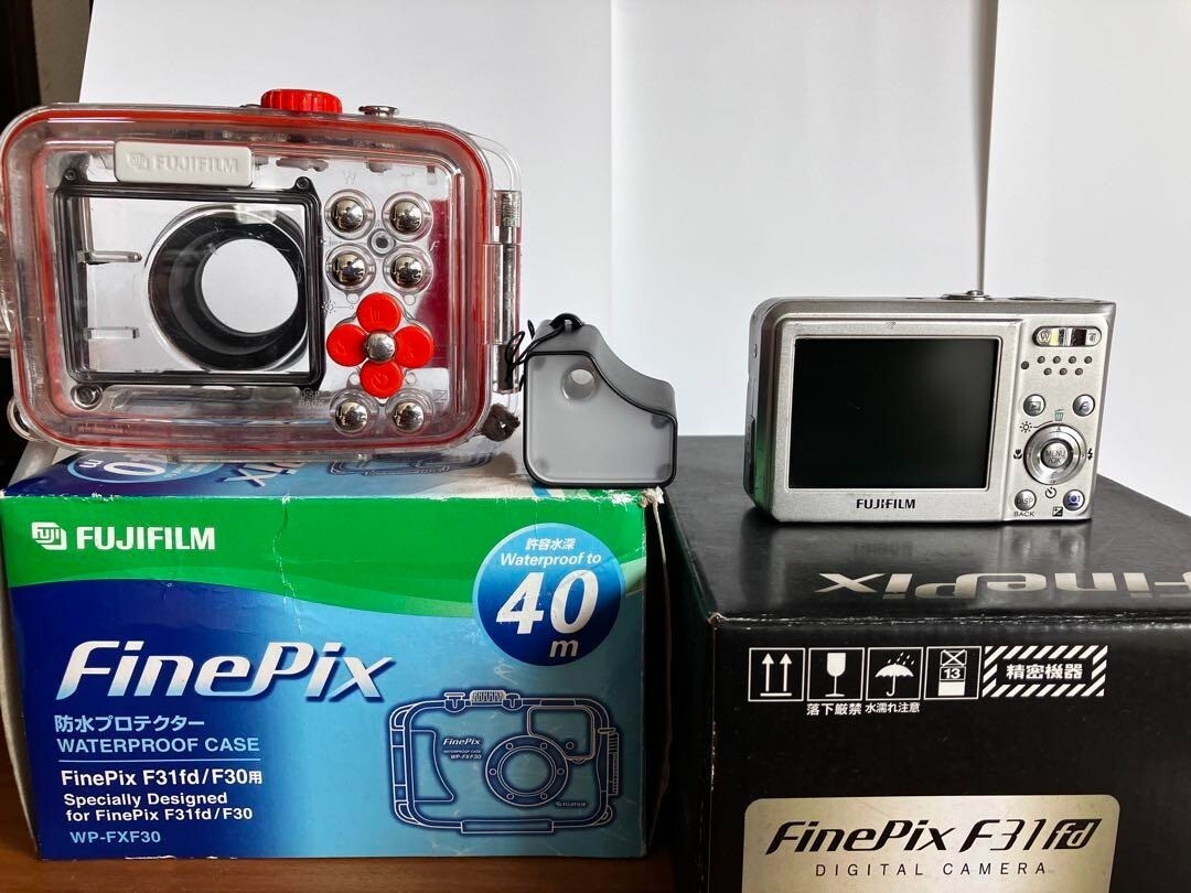 デジカメFinepixF31fd FUJIFILM FinePix F31fd Silver Compact Digital Camera 6.3MP