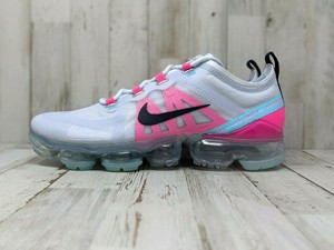 nike vapormax grey and pink